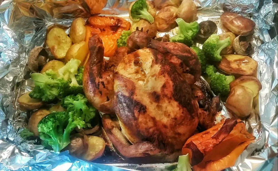 Finger licking grilled chicken  😄
with potatoes, broccoli, mushrooms
and orange pepper.|Najeskaさん