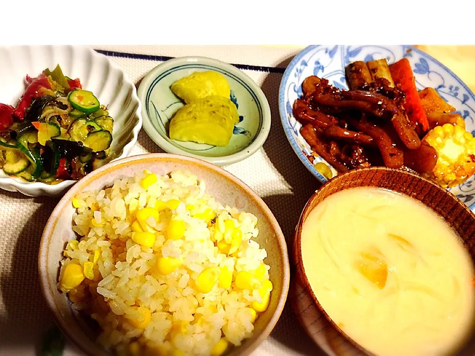 ☆*:.｡vegan菜食 ｡.:*☆旬のトウモロコシご飯✳︎白みそと酒粕のお味噌汁✳︎こんにゃくのガーリックステーキ✳︎いろいろわかめと夏野菜の酢の物✳︎半白きゅうりのぬか漬け|Aki_macrobianさん