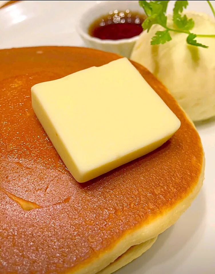 パンケーキ  シンプルなバターとメイプルシロップがとても美味しく感じます。|zeroweb_bossさん