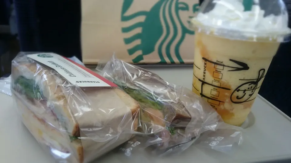 Clubhouse Sandwich / Avocado & Salmon Sandwich / Crash Orange Frappuccino|ボンゴさん