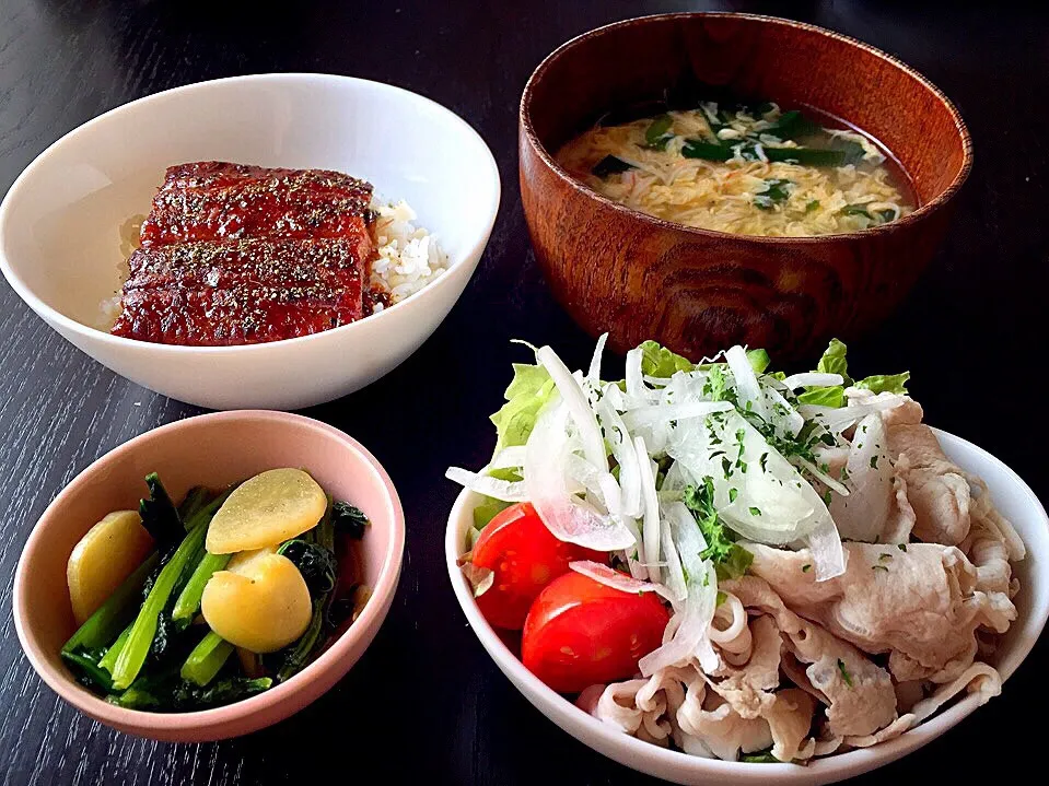 ⭐️豚しゃぶサラダ
⭐️小松菜とジャンボにんにくのソテー
⭐️ミニ鰻の蒲焼丼
⭐️ニラとカニカマのかきたま汁|よっちぃさん