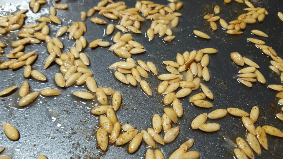 Golden Honeydew Seeds with Creole Seasoning and Sea Salt about to go in for roasting.|Thebluestbutterflyさん