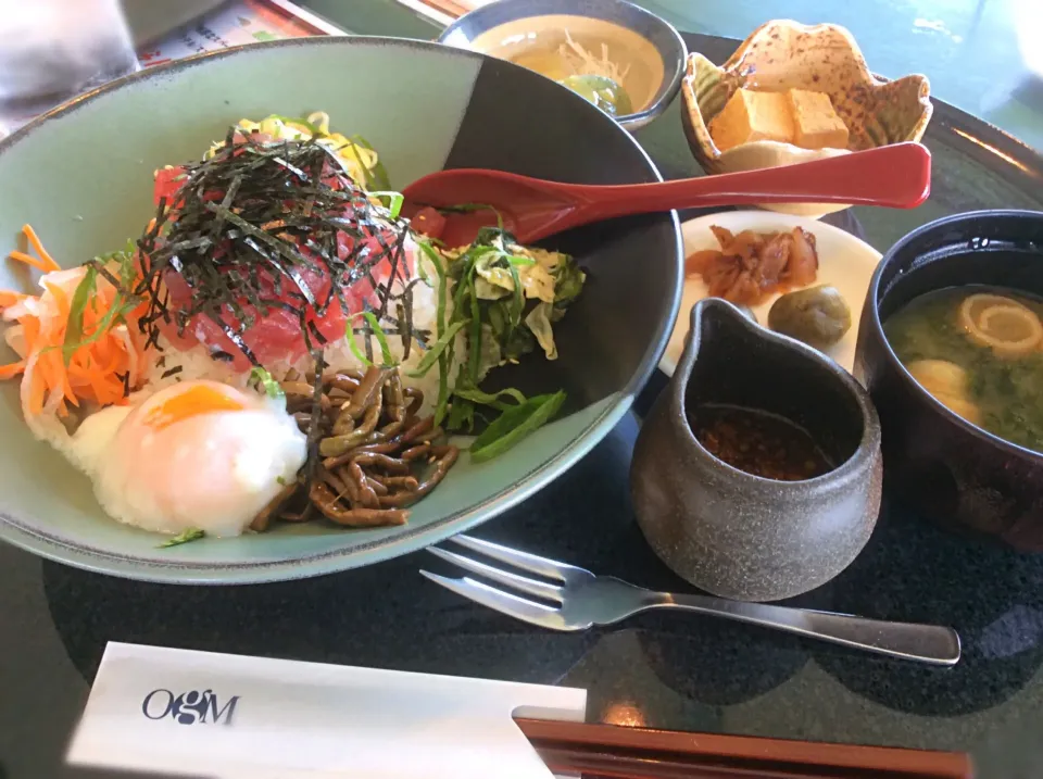 🏌ゴルフ場飯〜「鮪ユッケビビンバ😻」|アライさんさん