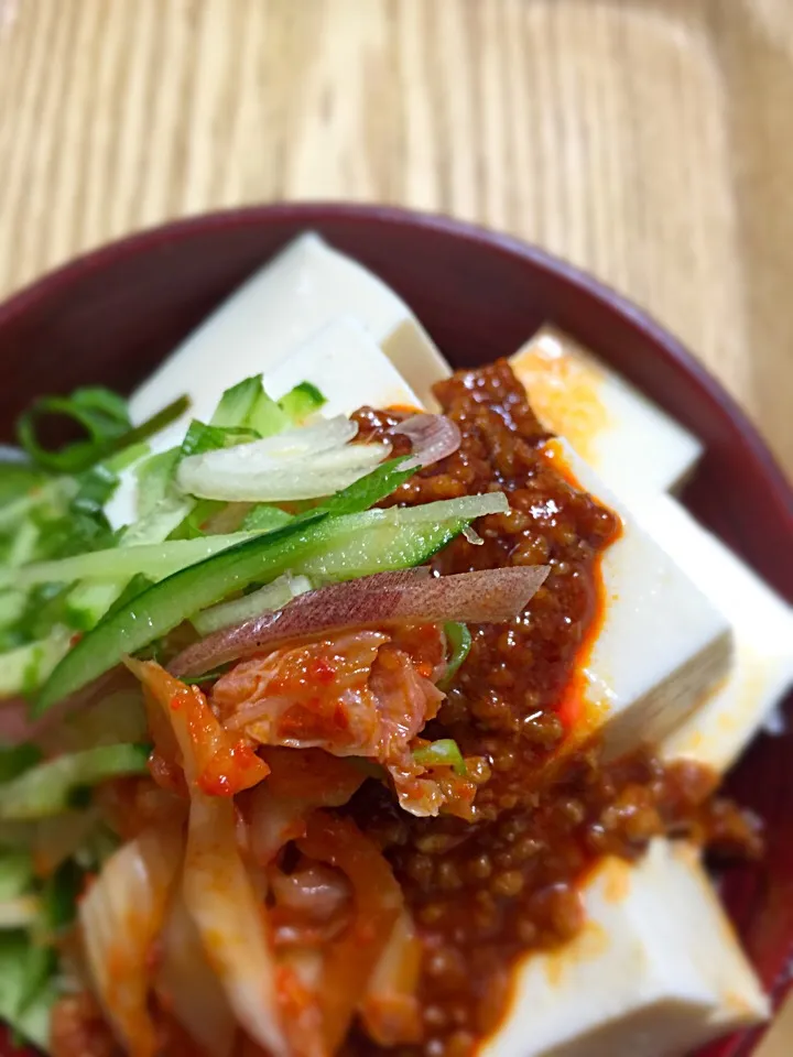 簡単ひとりご飯  冷やし麻婆豆腐丼🍳🐯私の辛味噌シリーズレシピ🔥|葉っぱのおさらyokomamaさん