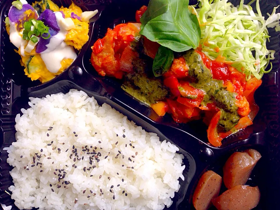 バジルチキンと南瓜とチーズのサラダ弁当♪|ちーちさん