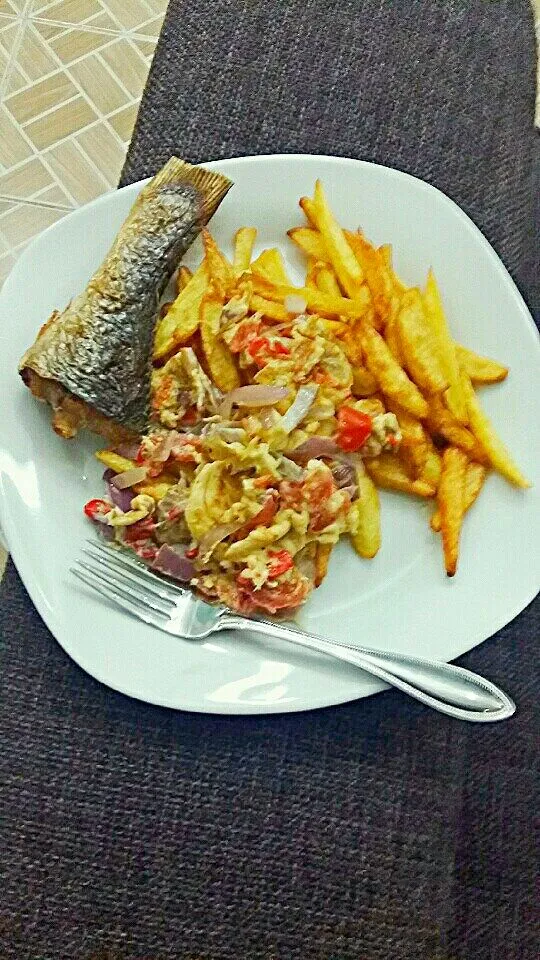 Chips, eggs and fried fish|Joan Akpurhie Oghosheさん