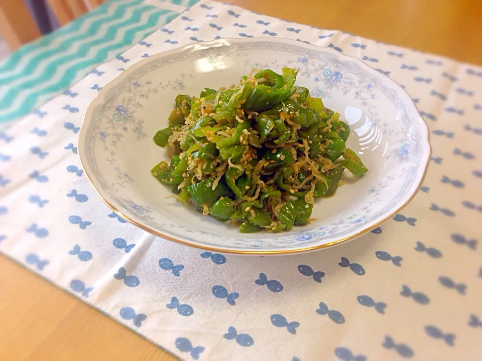 マビコさんの料理 常備菜『じゃこピーマン、レバニラ炒め』とひじきのおにぎり|えいぽんさん