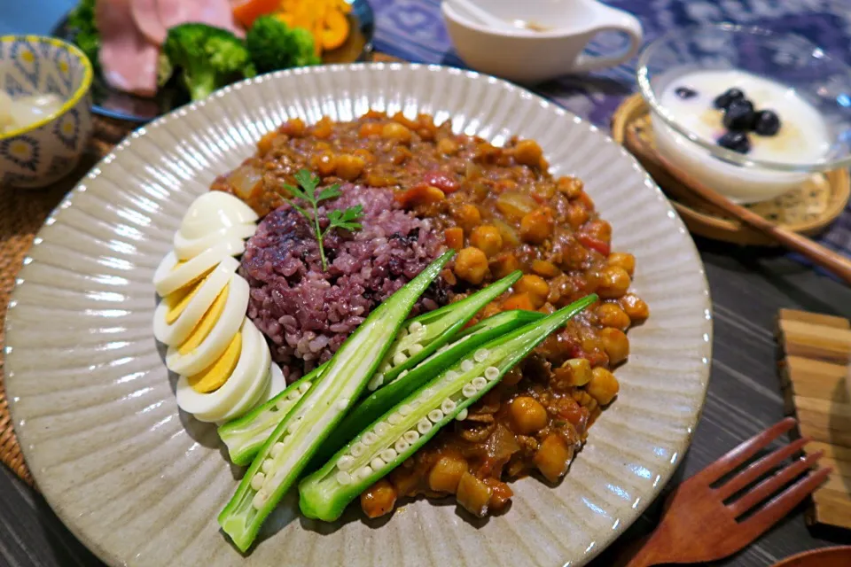 雑穀米と根菜たっぷりひよこ豆のスパイシーキーマカレー|かれんさん