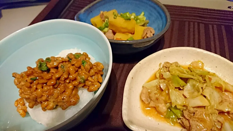 Snapdishの料理写真:2016-07-19夜❤肉じゃが、豚肉とキャベツの味噌炒め|一人暮らしごはん🍴さん