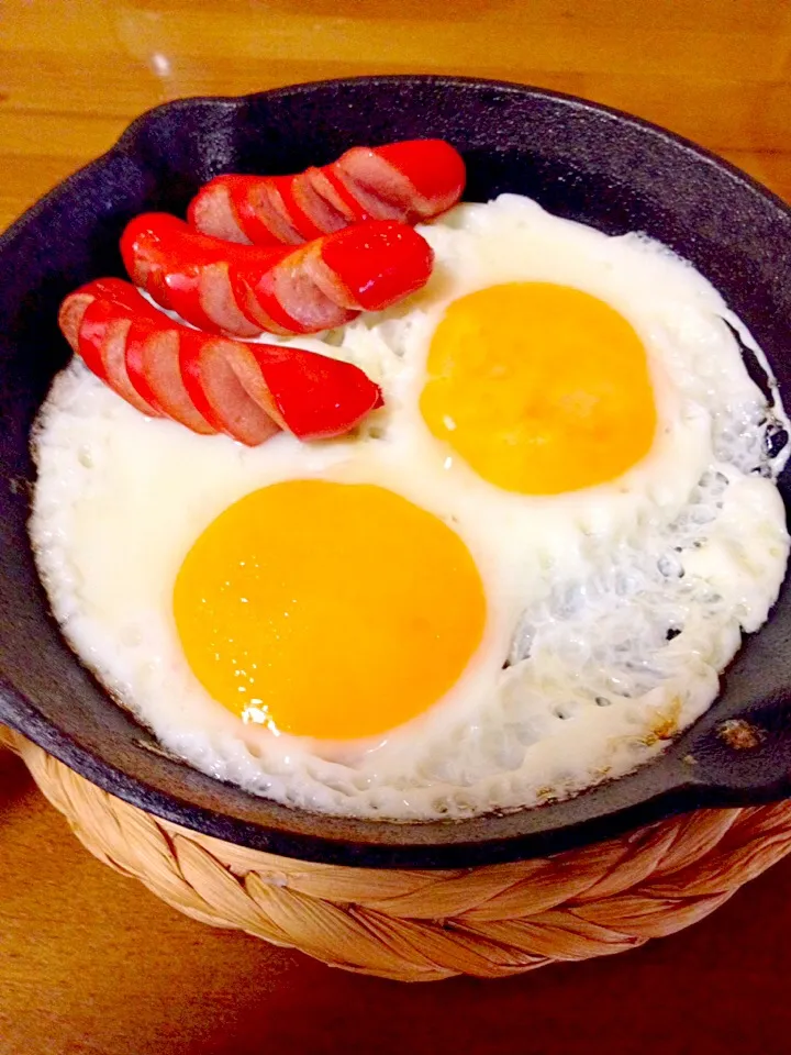 目玉焼き🍳と赤ウインナー❤️念願のニトキスで✨|まいりさん