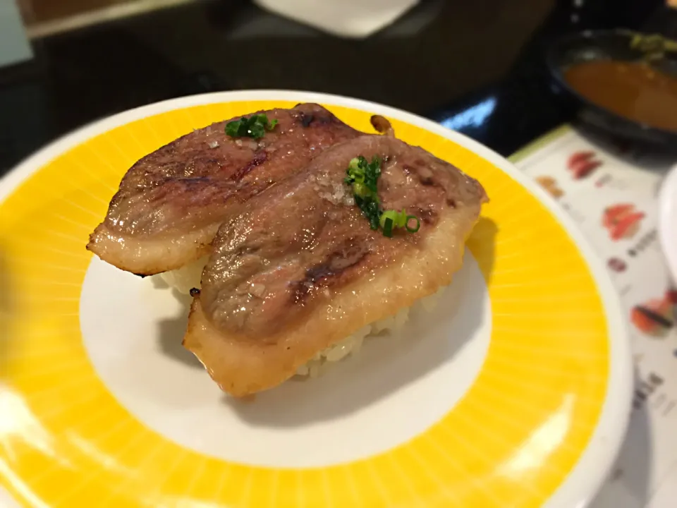 海壽司 炙燒牛肉|手牽手一起過好日子。さん