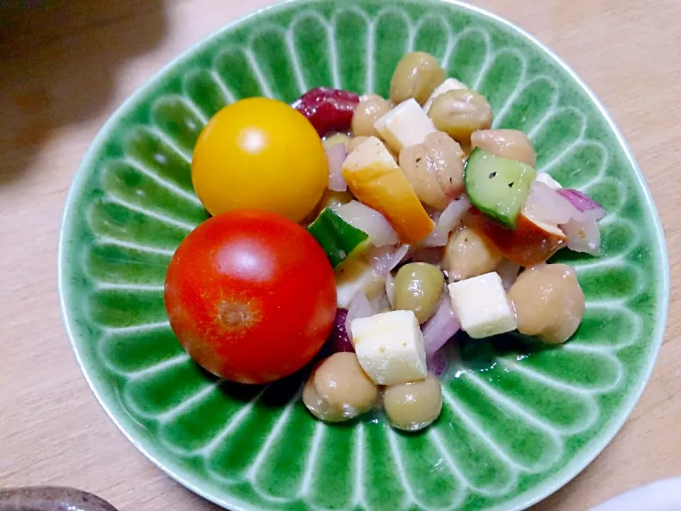 豆とスモークチーズのコロコロサラダ|シホさん