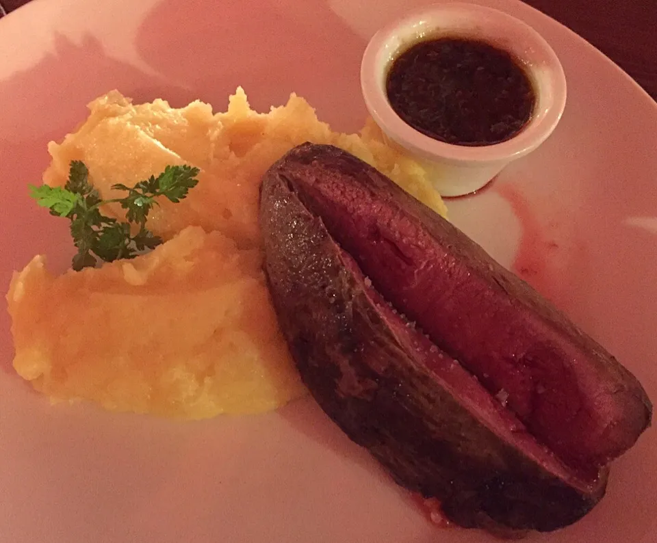 Magret De Canard - Seared Duck Breast and mash potato 😋 #AuPereLouis Paris|Scarlet Chuaさん