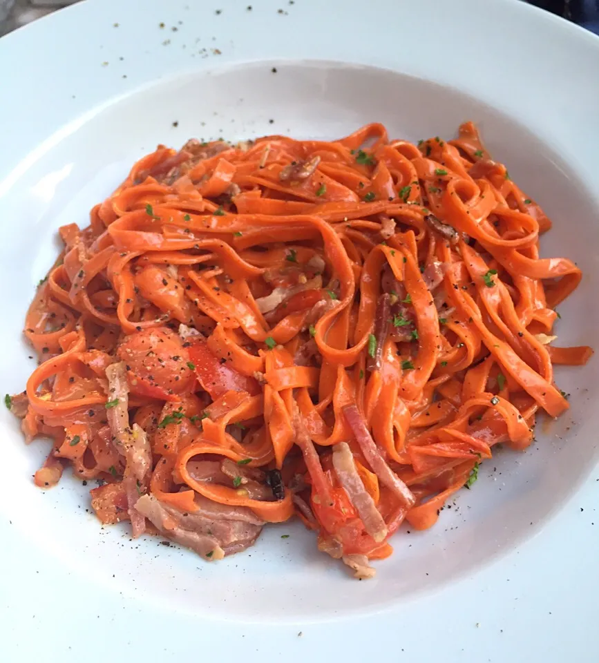 One of my favorite now!😍😋 Tagliatelle red pasta with tomato, ham & herbs yummy! #PastaDivina Brussels|Scarlet Chuaさん