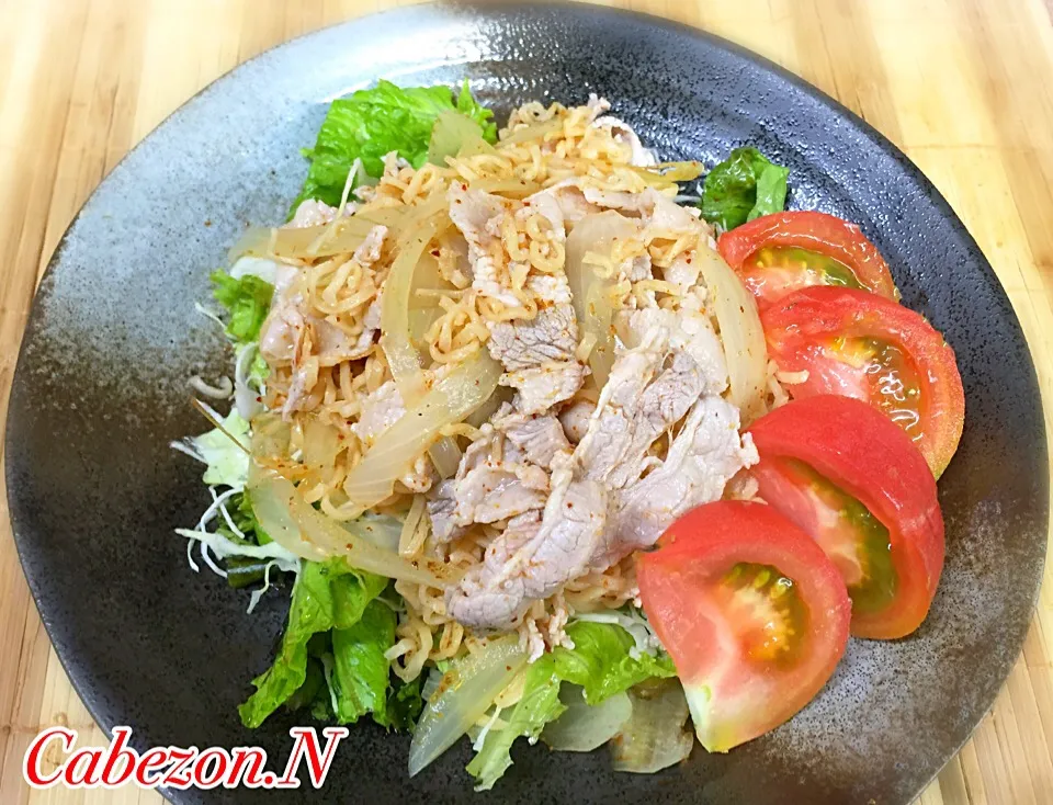 今日の賄い “インスタント即席麺で作る簡単お手軽サラダ” 🇹🇭ヤムーママーのスパイシーサラダ🇹🇭|Cabezon.Nakamuraさん