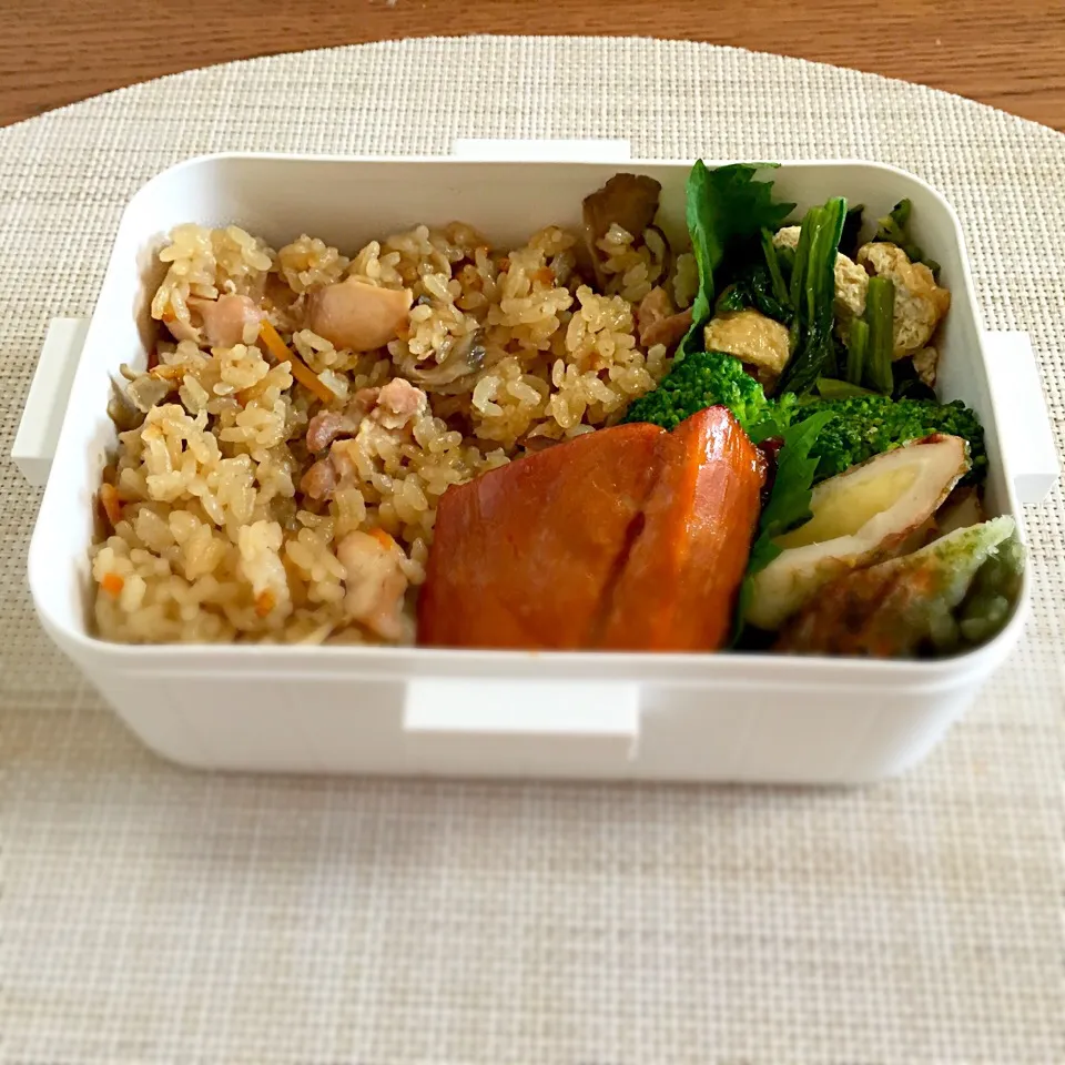 今日の旦那様お弁当(◍•ᴗ•◍)
炊き込み御飯と味醂鮭おべん〜|あさこさん