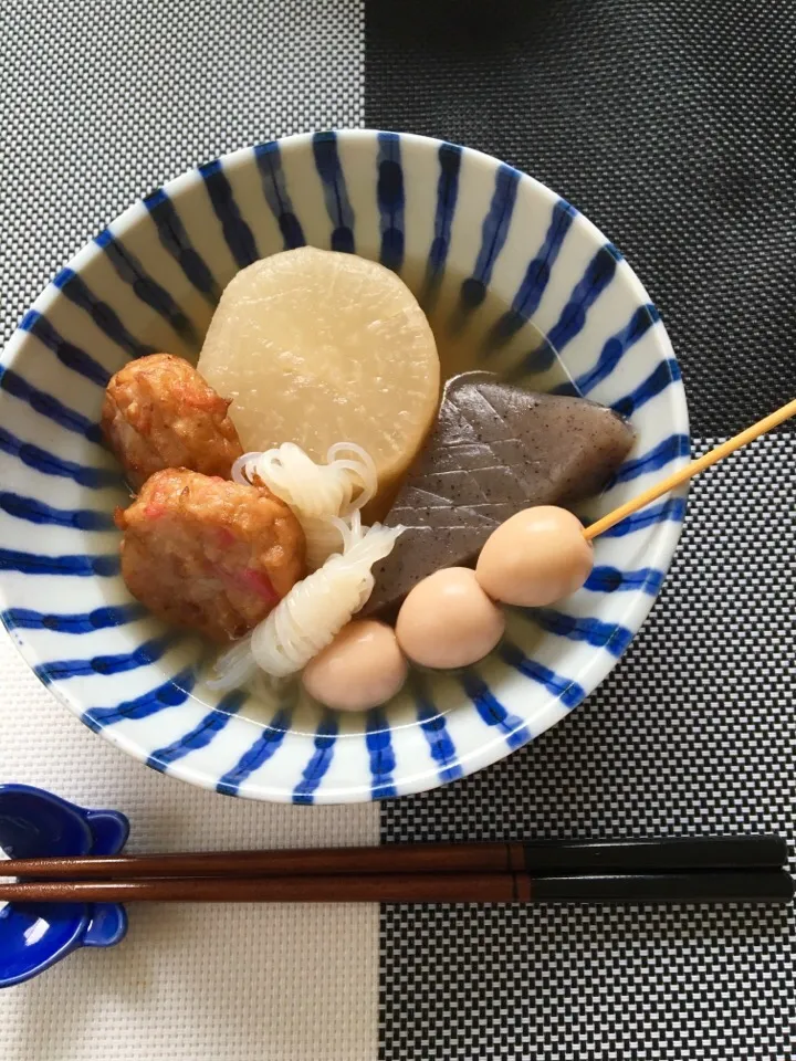 ♯おでん  大根・こんにゃく・結び白滝・紅しょうが揚げ・うずら串|なほぴさん