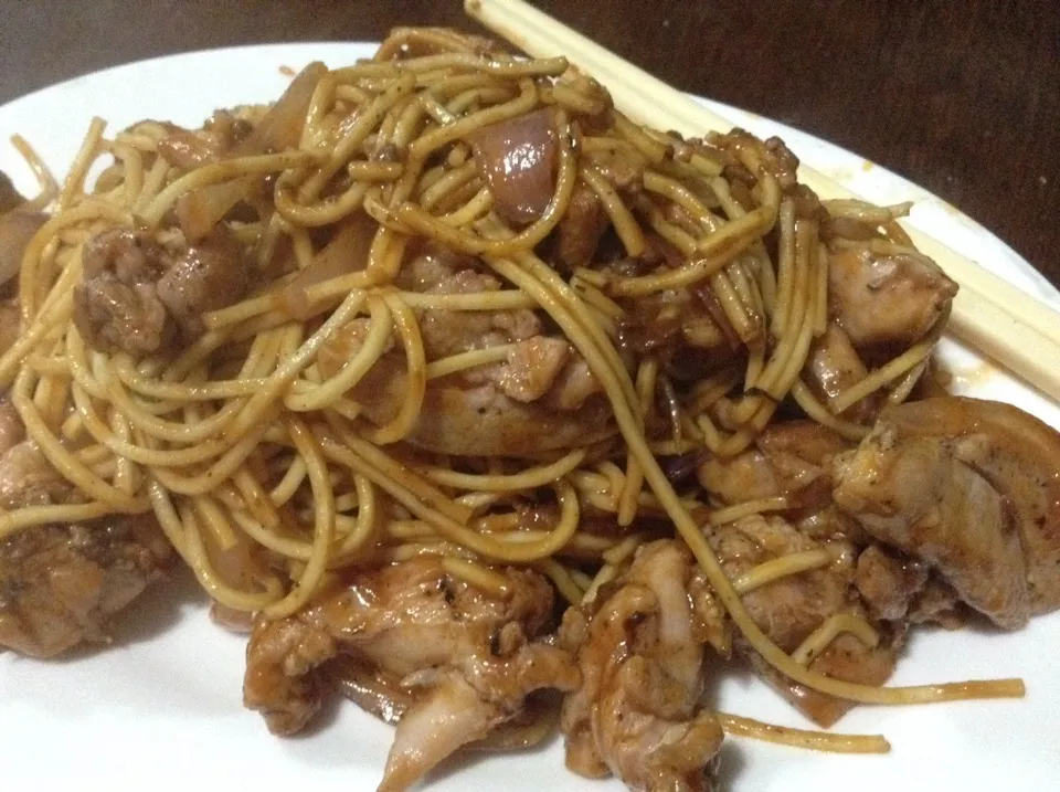 Pollo salteado al wok con fideos|Justo Romeroさん