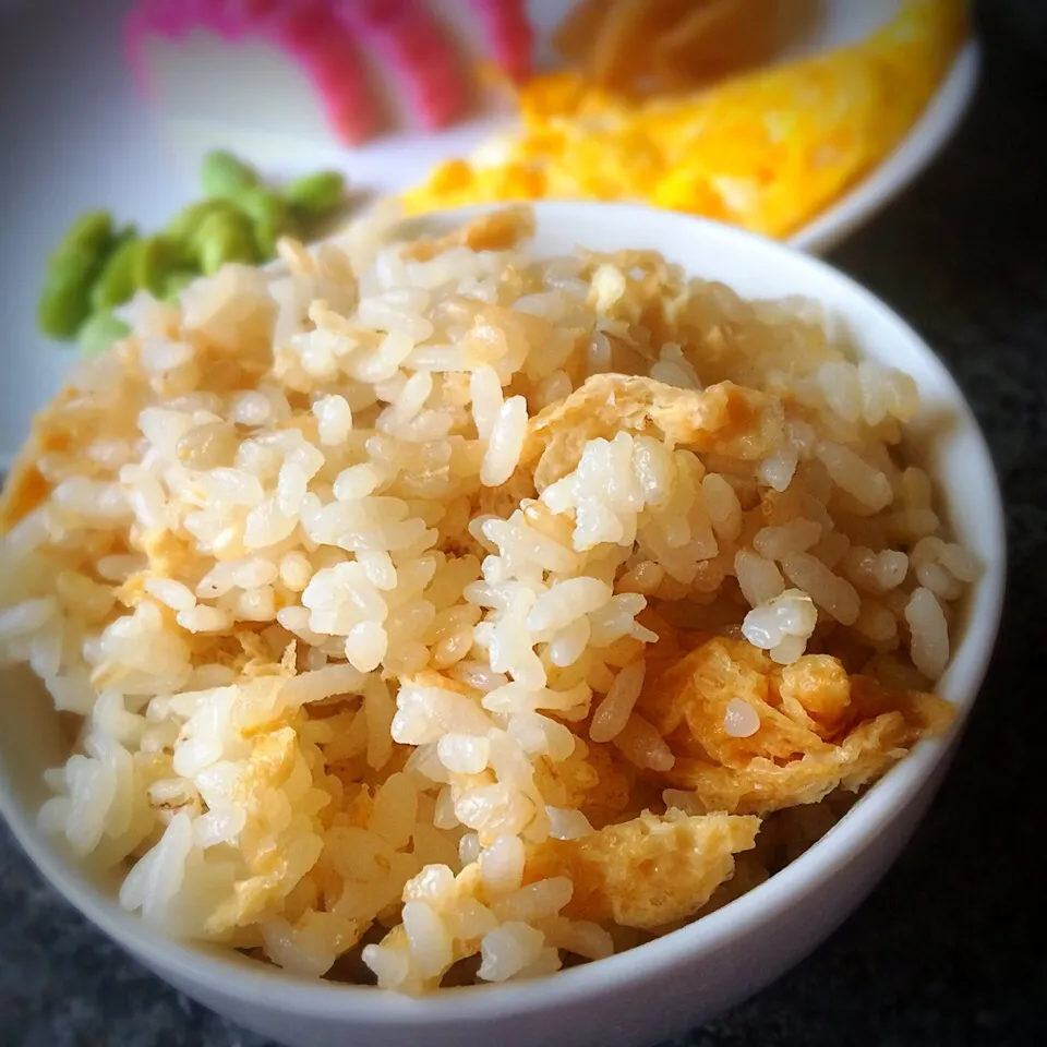 ひとみんΨ(*´∀｀)Ψさんの料理 新しょうが&うすあげ💛だけのシンプル炊き込みご飯🍚酢玉生姜の固絞りで参戦！|佐野未起さん