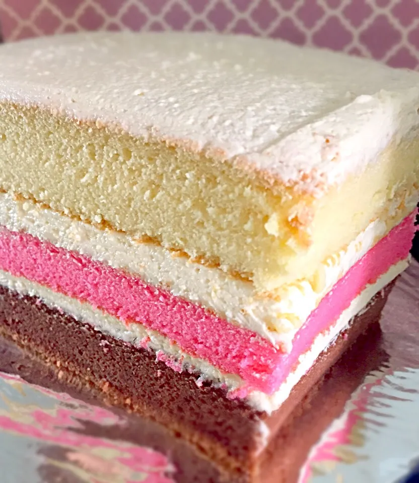 Neapolitan Cake 🍰|Tari's Kitchenさん