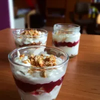 Snapdishの料理写真:dessert with Greek yogurt, homemade strawberry sauce and crumbles on top 🍓|CatzeMDさん