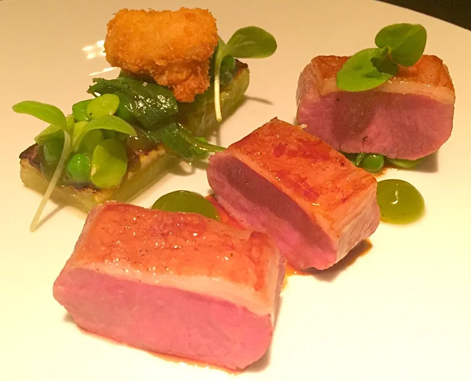 Short saddle of Lamb with cucumber heart, sweet bread, borage and mint. #DinnerbyHestonBlumenthal|Scarlet Chuaさん