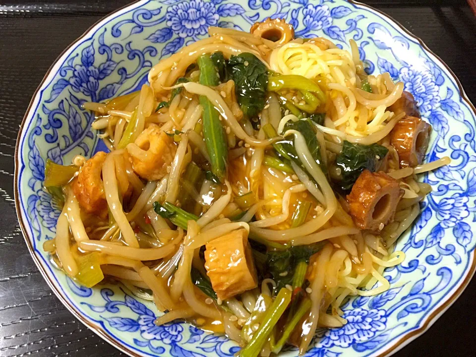 昨日、の、おかず2品合わせて、あんかけにして、
即席、あんかけ焼きそば♥️

色味足りないけどね。😅😅😅|ちゃんまいさん