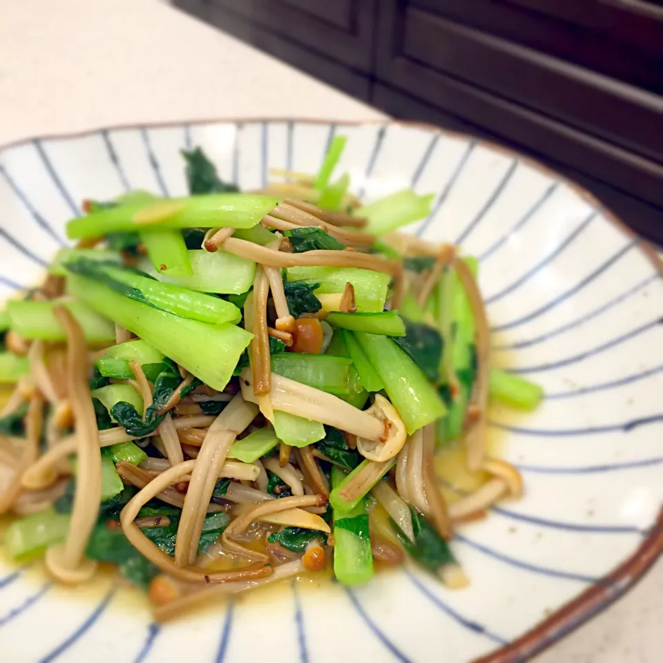 えのきと小松菜を炒めただけのおかず|ヨッチャンさん