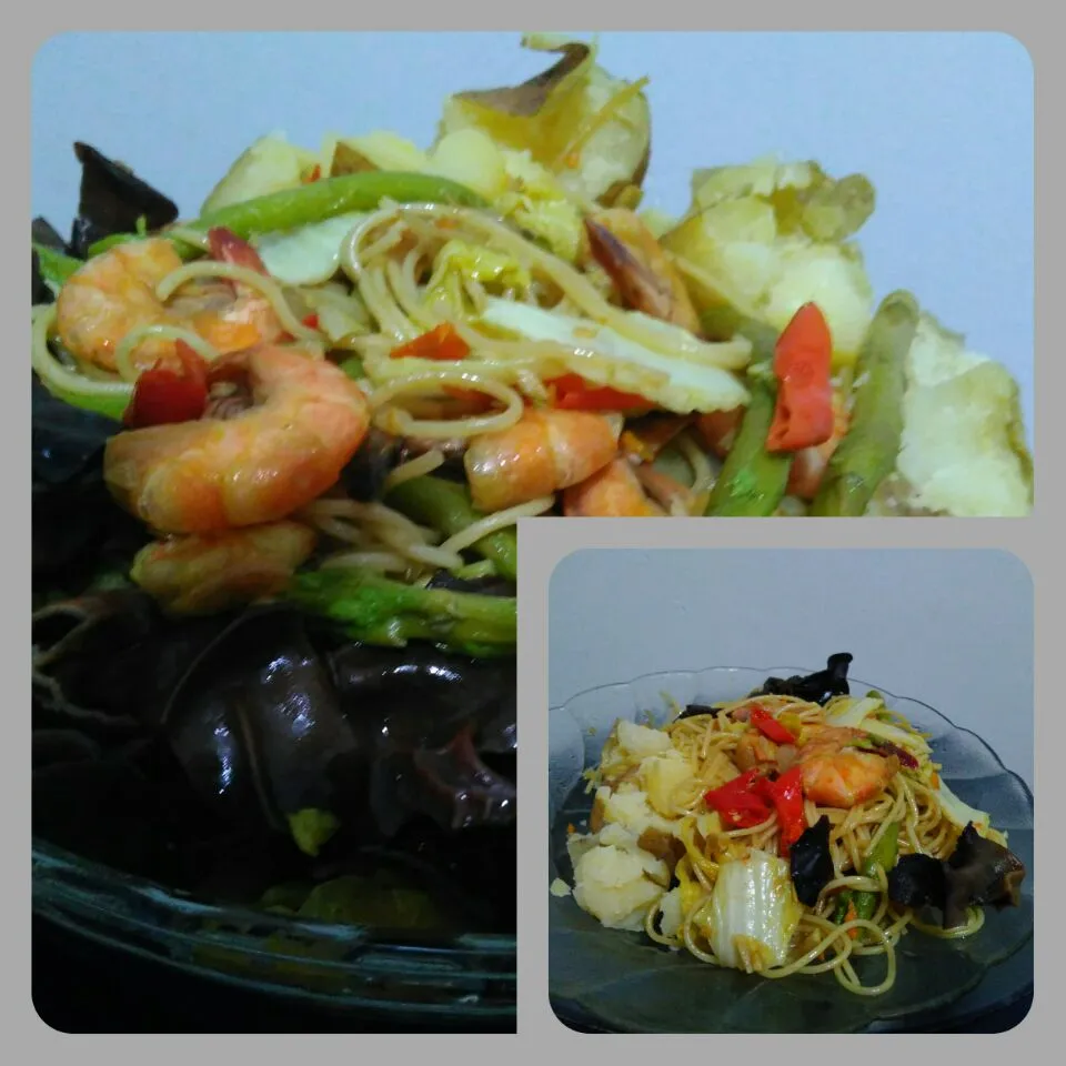 Nostimos Pasta
@madeyeni


 #pasta
#prawn
# Chinesecabbage
#mushroom
#Culinária mundial 
#Nostimos|Syarief Kamalさん