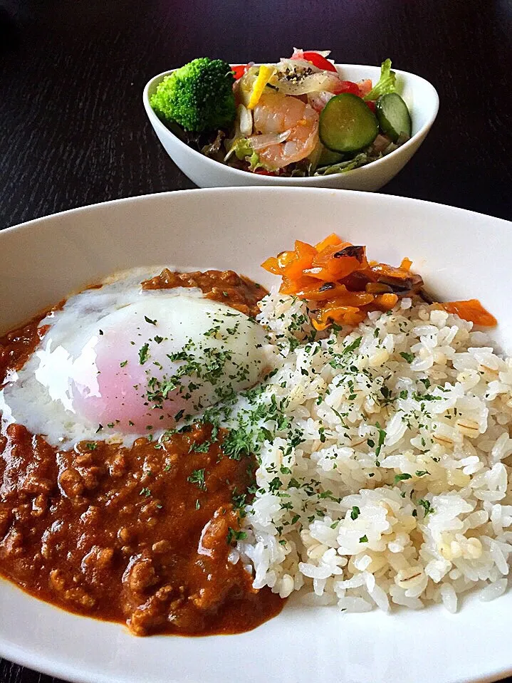 ⭐️キーマカレー 温玉のせ
⭐️海老のマリネサラダ|よっちぃさん