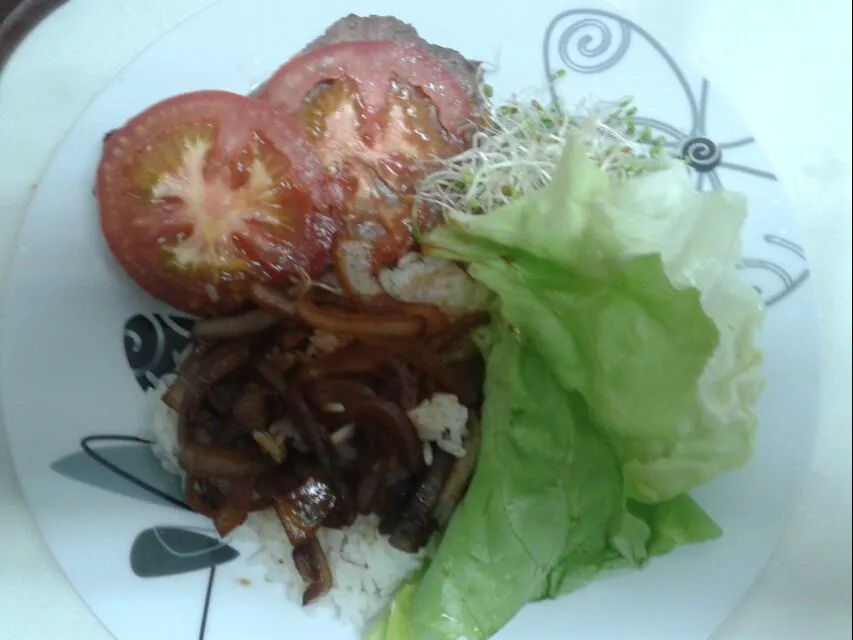 arroz mais bife acebolado e salada!!!|Danielaさん