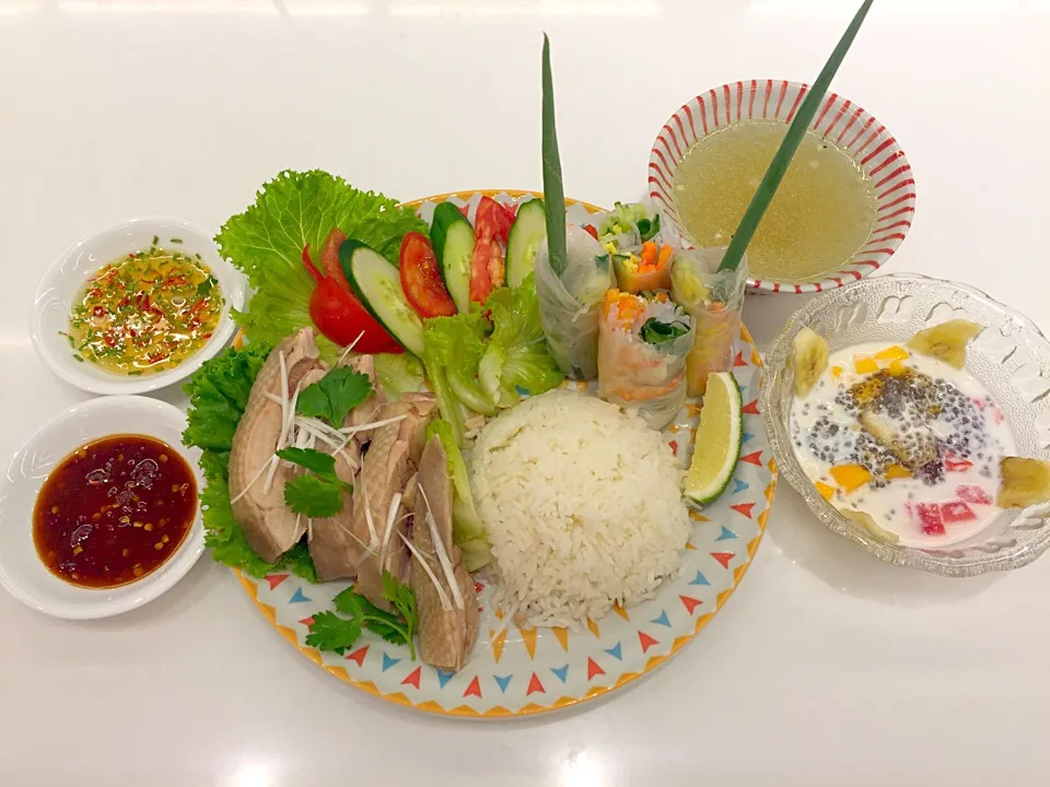 ☆新加坡越南料理
主食：海南雞飯/南洋雞湯
副菜：越式春捲
甜點：南洋甜點|Ya-lin Tangさん