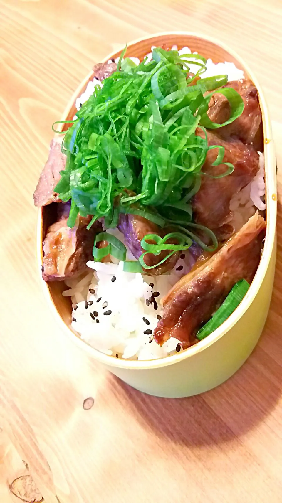 Snapdishの料理写真:ステーキ丼のお弁当.•*¨*•.¸¸♬|ｌａｖｅｎｄｅｒｆ❜mさん