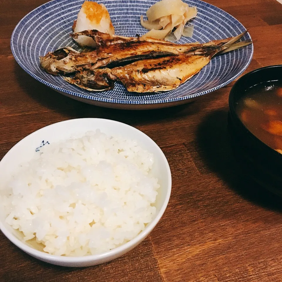 朝ごはん。土鍋ご飯と鯵の干物、なめこと大根のお味噌汁。|yukko7740さん