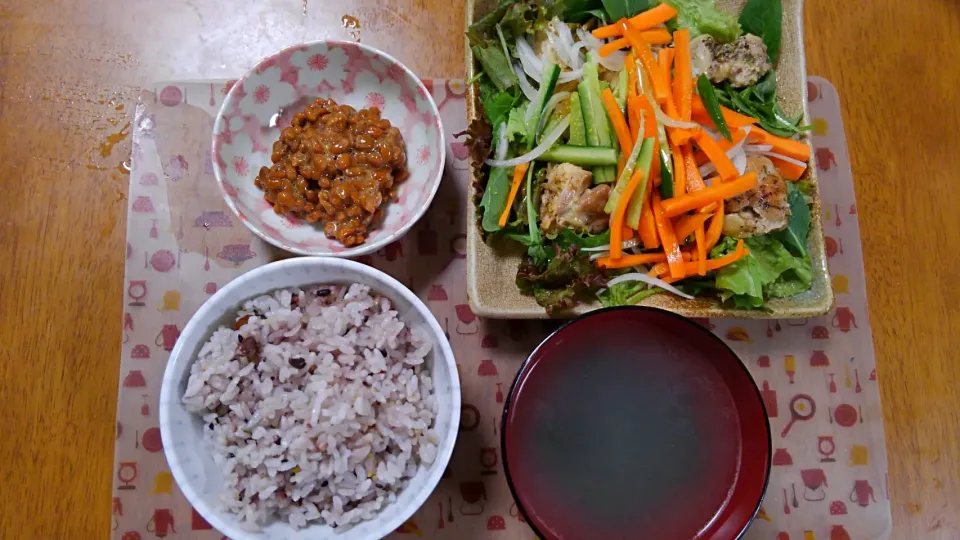 7月18日　たっぷり野菜の鶏南蛮　納豆　わかめスープ|いもこ。さん