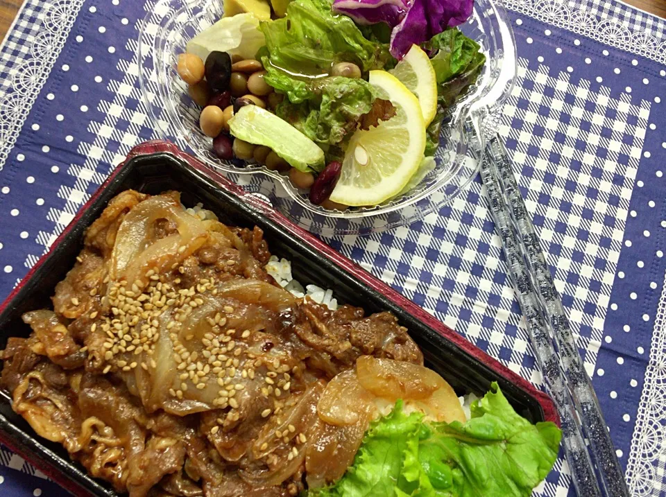 牛焼肉重、蒸し豆アボカドサラダ|Kojiさん