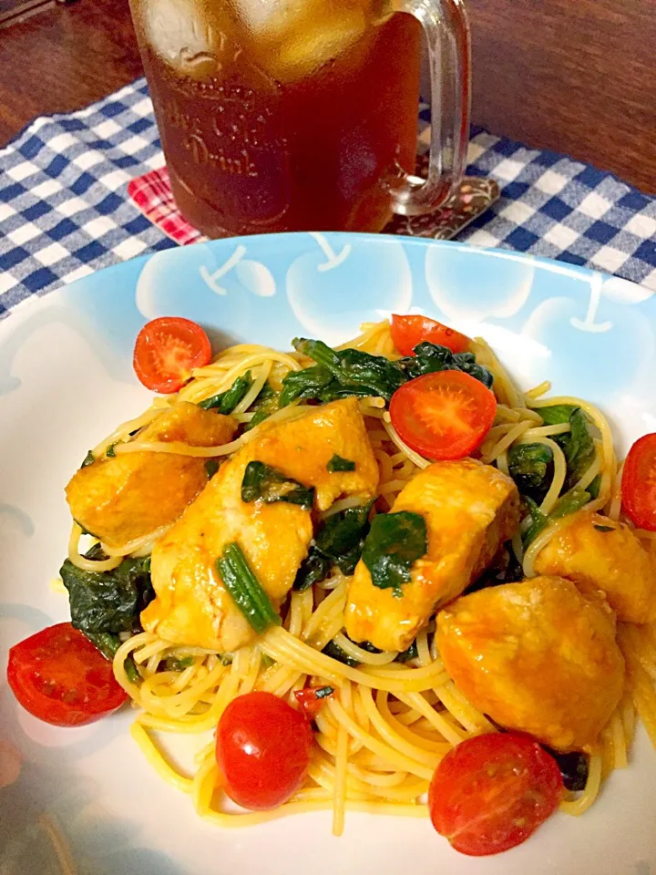 昨夜残った鶏肉のトマト煮をパスタと和えて🍀|まりんさん