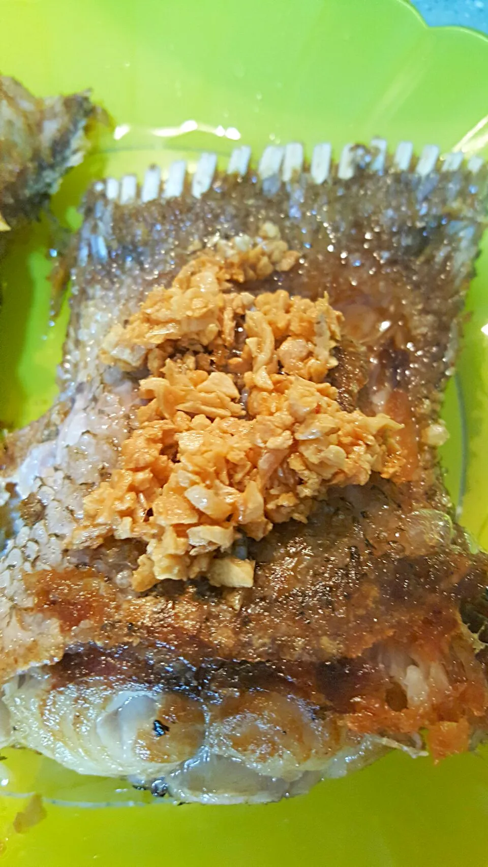 Fried fish with garlic|Serene Leeさん