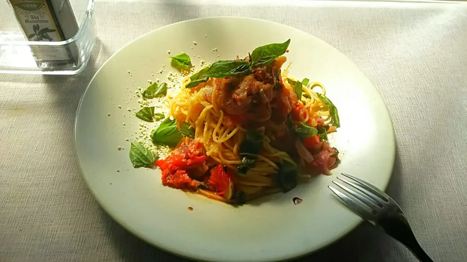 Spaghetti alla Pomodoro e Basilico
フレッシュトマトとバジリコのスパゲッティー|KimaLABOさん