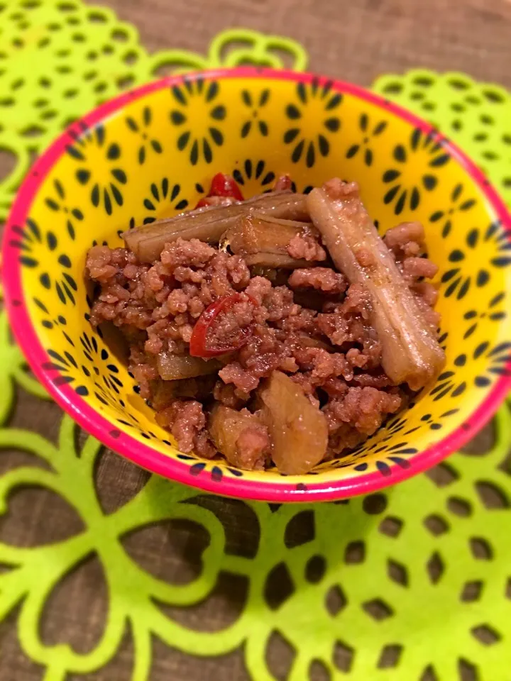 ごぼうとひき肉の甘辛煮❤️|アリエッティさん