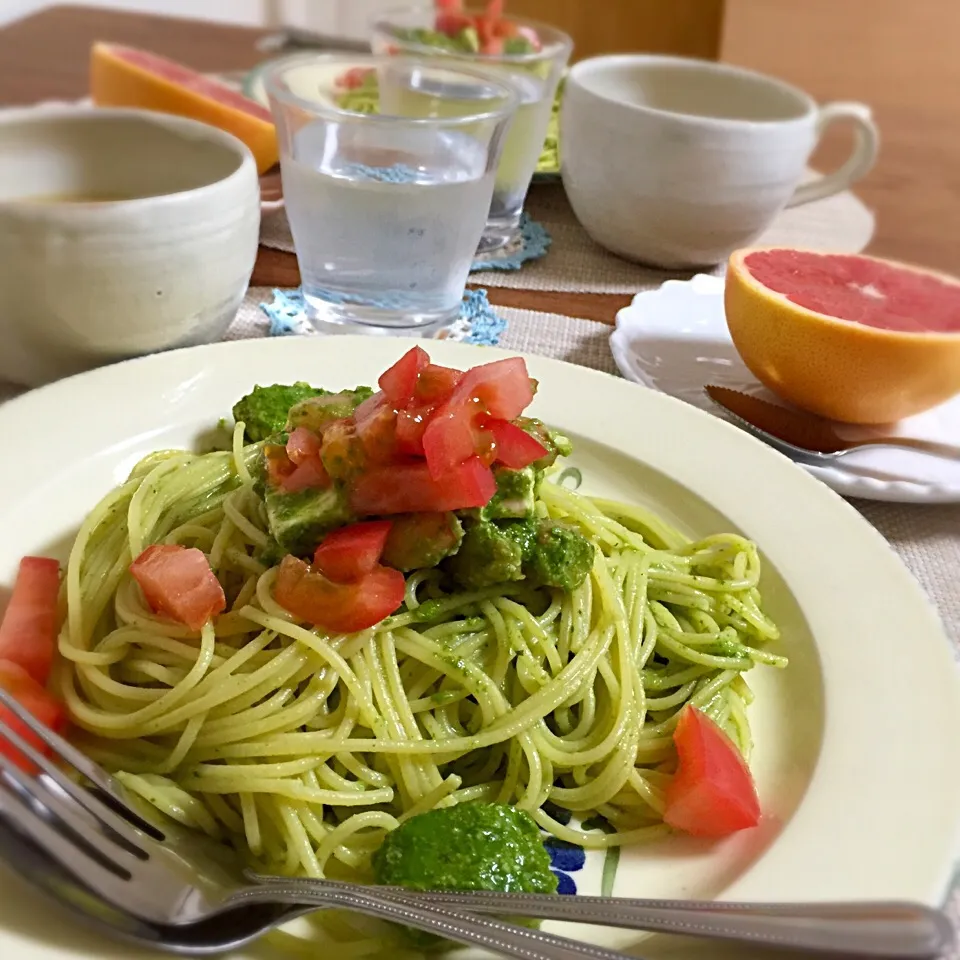 今日の夕飯(◍•ᴗ•◍)ジェノベーゼ♡
プランターで育てたバジルをたっぷり！|あさこさん