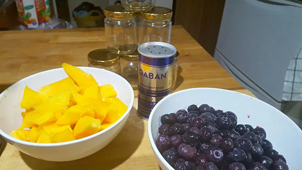 Making Mango & Blueberry Jam flavoured with All Spice|Emanuel Hayashiさん