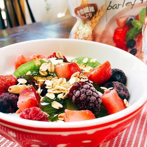 「大麦フレーク シリーズ」を使ってみたSnapdishの料理・レシピ写真:大麦フレークとベリーミックスのヨーグルト(*^_^*)2016.07.23朝ごパン