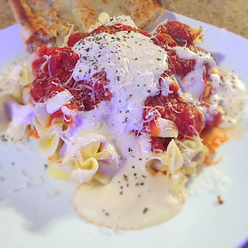 Chicken, bacon and cheese tortellini with marinara and cream sauce.|TJ McAfoosさん