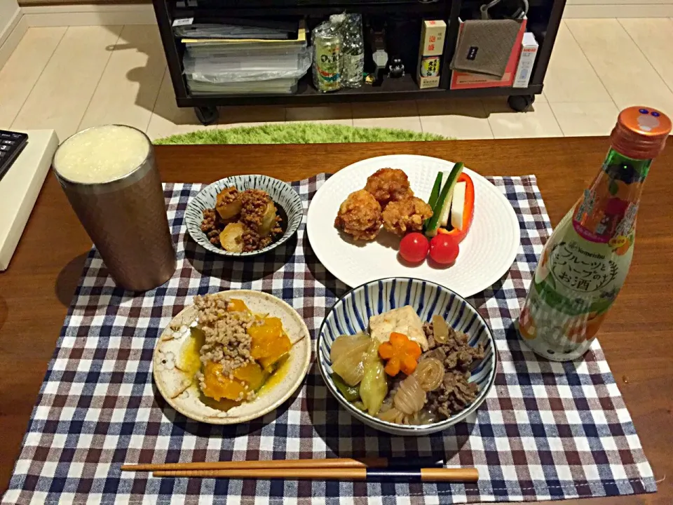 Snapdishの料理写真:残りものごはーん♡肉豆腐、じゃがいものピリ辛炒め、かぼちゃのそぼろ餡掛け、ピクルス、唐揚げ|未来さん