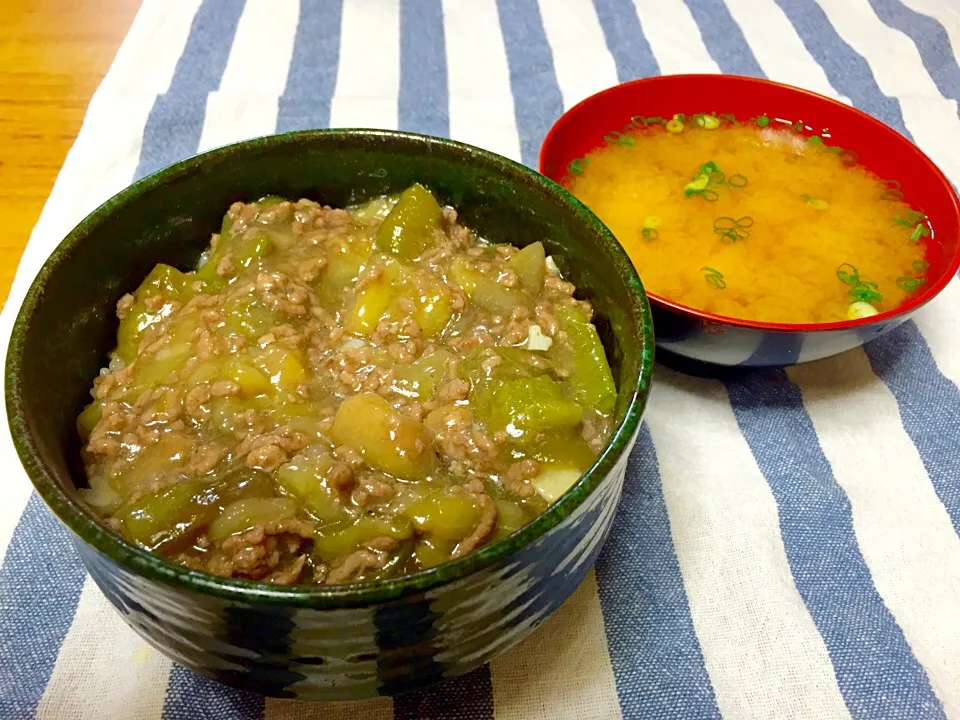 朝からガッツリ、麻婆茄子丼〜♪|あんちゃんさん