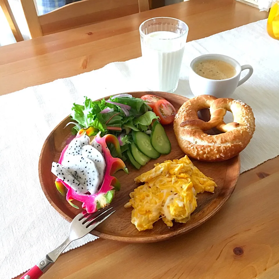 プレッツェルで朝ごパン🍞|ba.a.ba_キッチンさん