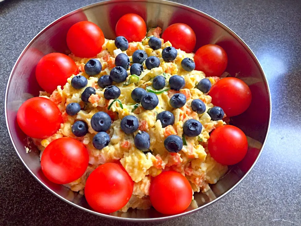 Japanese style potatoe salad with blueberries, sliced onions & cucumbers, Apple, carrots, pumpkin and so on!!|ayaneさん