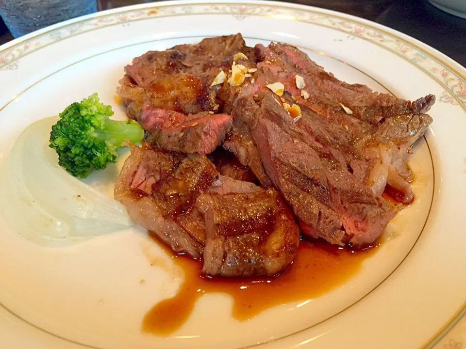 Wagyu steak|yeni kartikasariさん