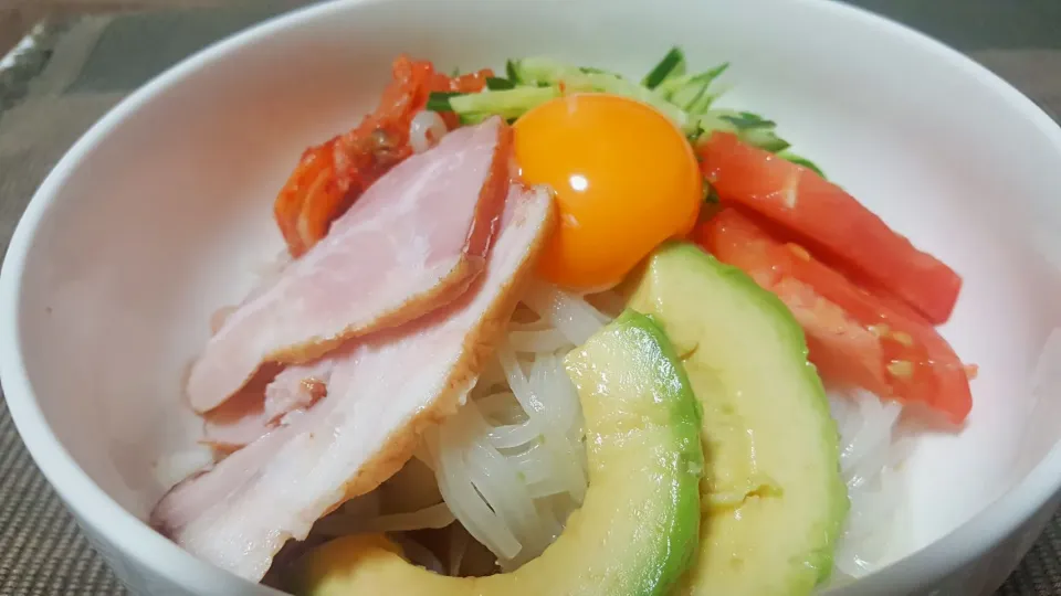 冷蔵庫の野菜も入れて冷麺|しあるさん